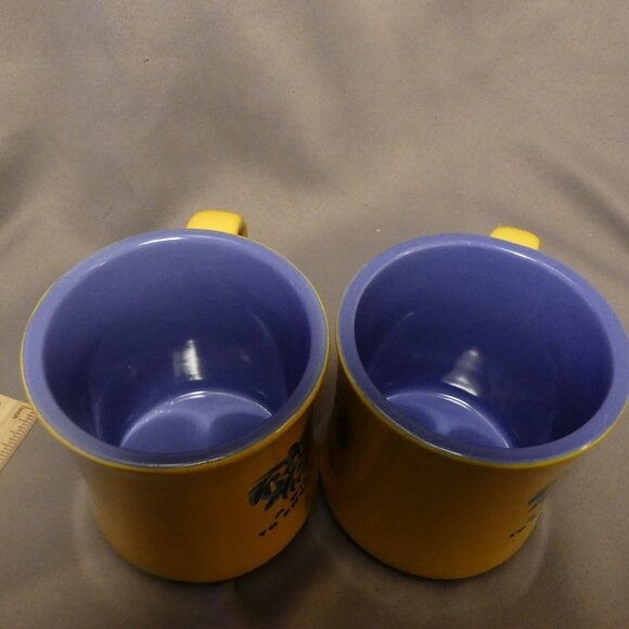 Rainforest Cafe A Wild Place to Shop and Eat Yellow and Blue 2 Coffee Mugs Heavy - Picture 10 of 12